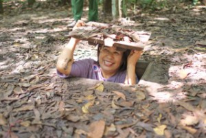 トンネルの入り口。うまくカムフラージュされ、ふたをすれば全くわからな。