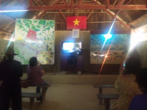 まず、映像でベトナム戦争の経緯、クチのことなどで説明される。ちゃんと日本語になっていた。