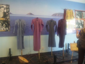 ベトナム戦争当時に女性たちが着ていたアオザイ