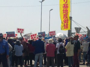 不当拘束許さない！仲間を帰せ！